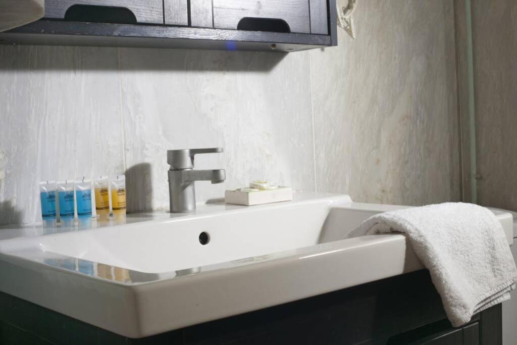 Three Bedrooms Apartment At The Center Of Афіни Екстер'єр фото